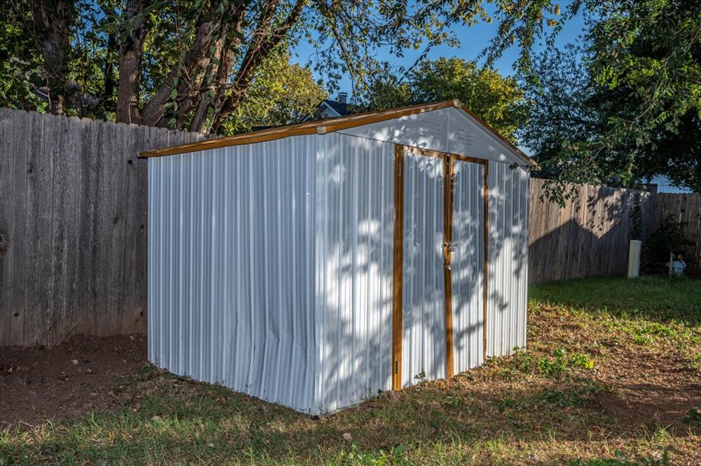 7921 Nw 81st Street Property Photo 34