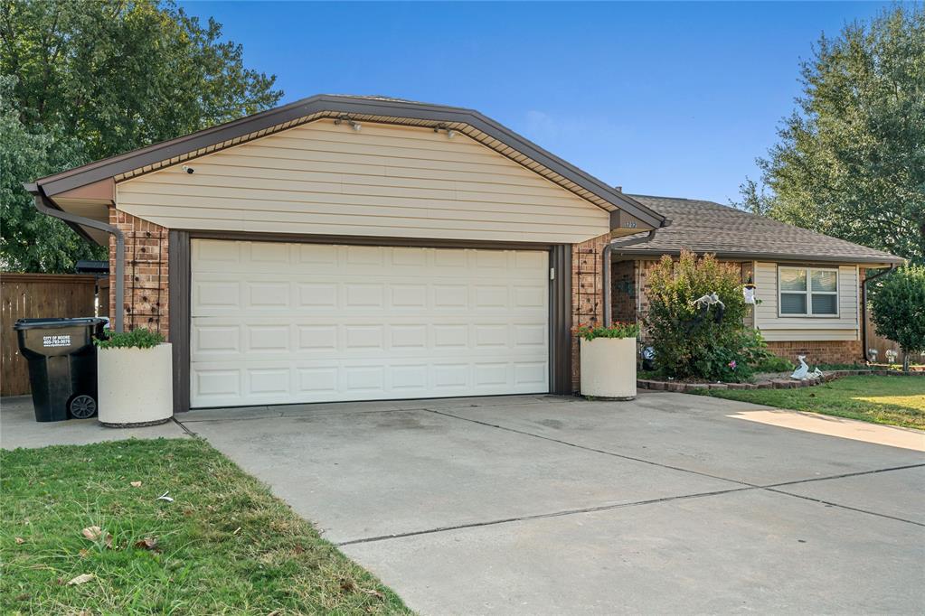 1712 Wood Hollow Court Property Photo 2