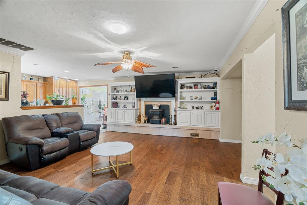 1712 Wood Hollow Court Property Photo 5