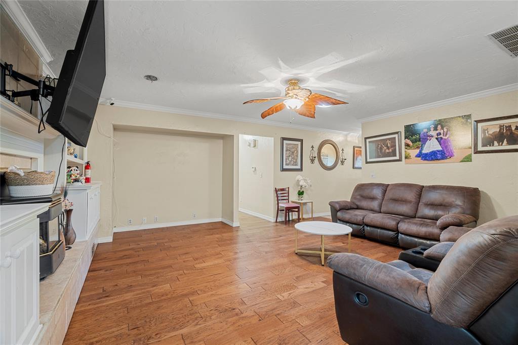 1712 Wood Hollow Court Property Photo 6