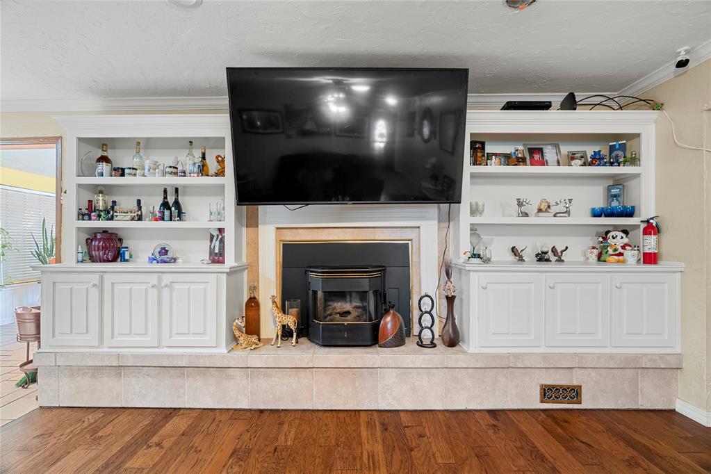 1712 Wood Hollow Court Property Photo 7