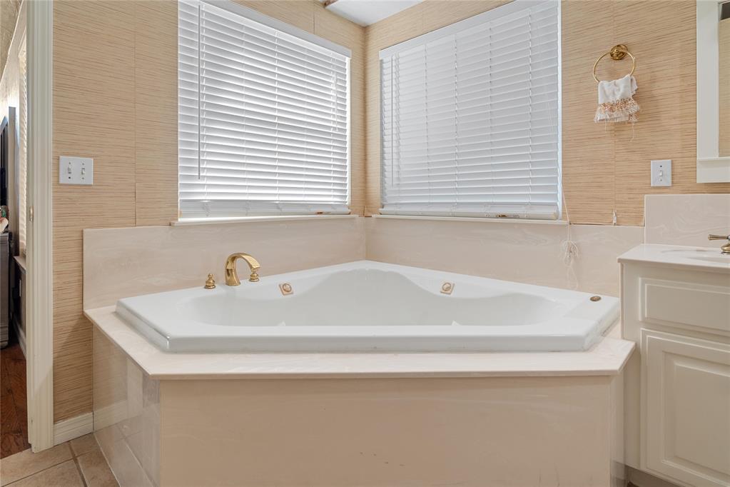 1712 Wood Hollow Court Property Photo 14