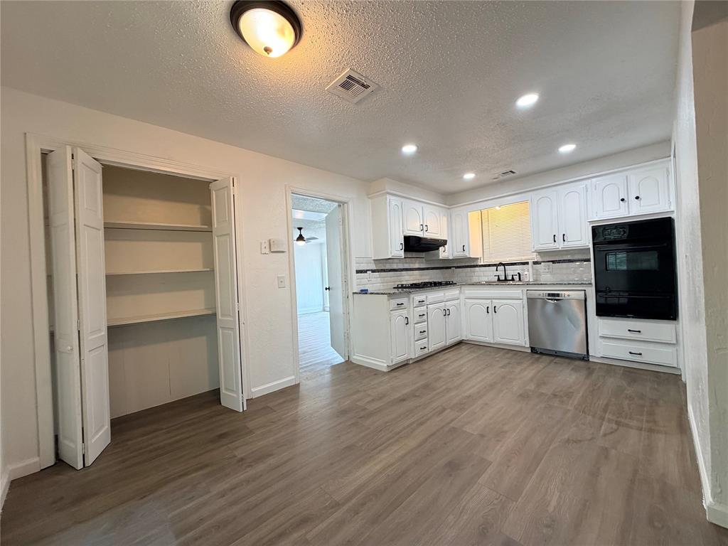 5313 Brookdale Drive Property Photo 4