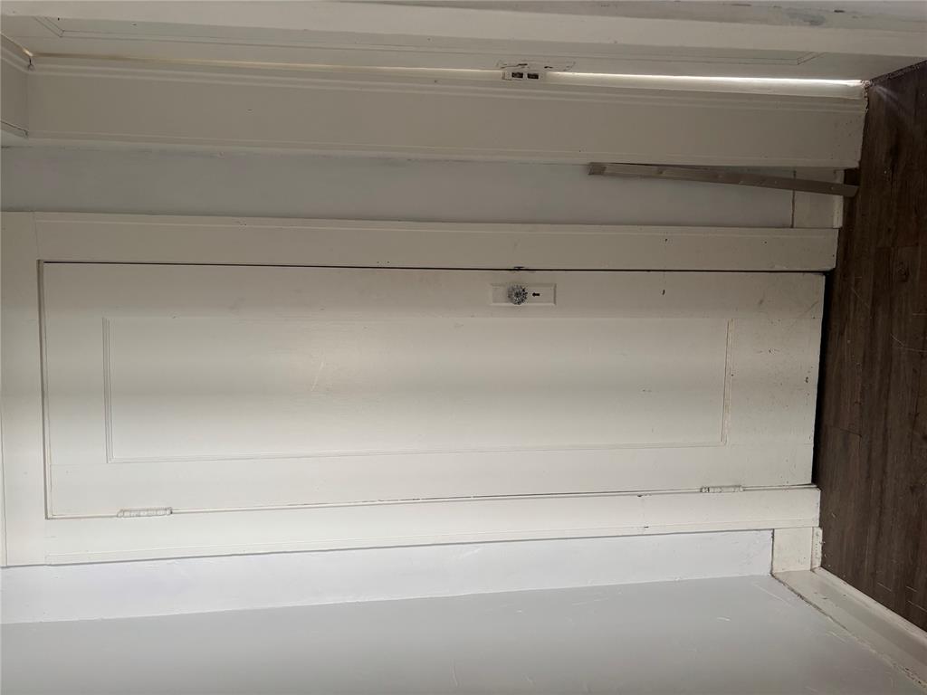641 N Broadway Property Photo 6