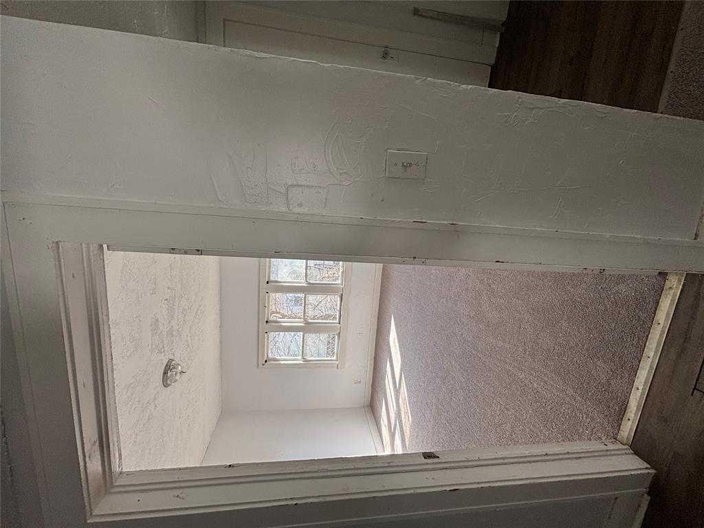 641 N Broadway Property Photo 8