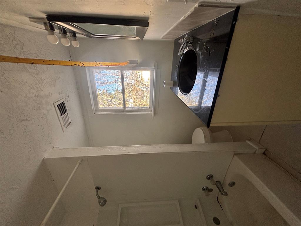 641 N Broadway Property Photo 10