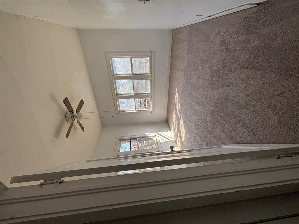 641 N Broadway Property Photo 11