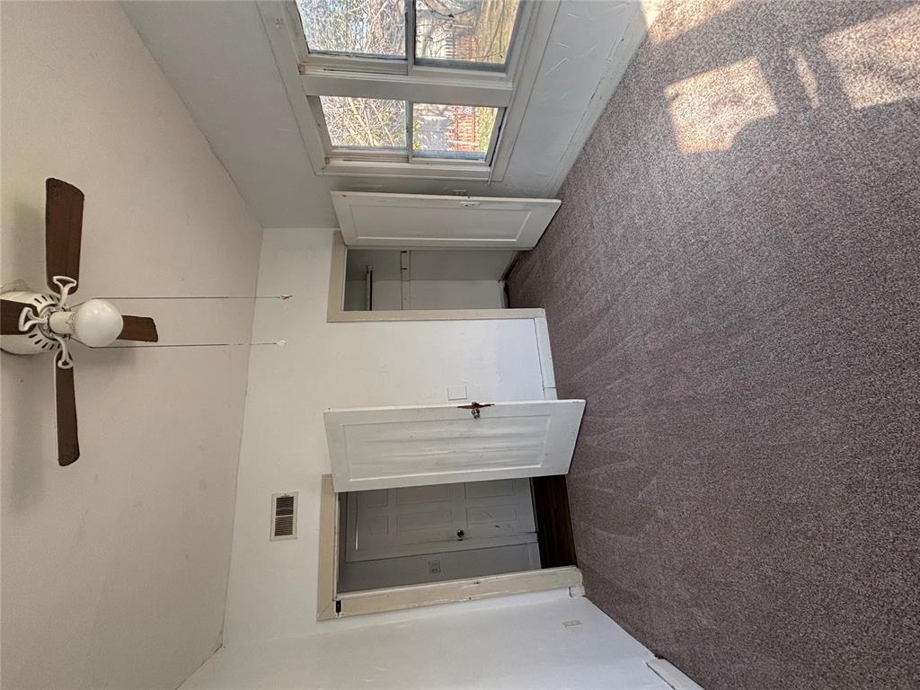 641 N Broadway Property Photo 12