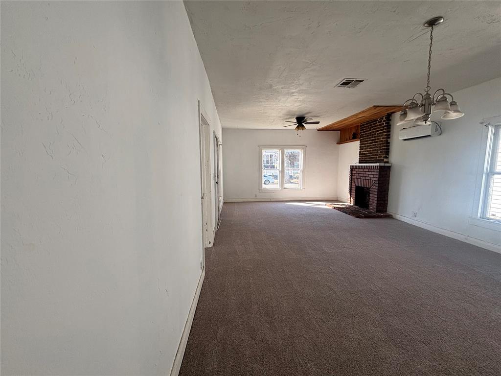641 N Broadway Property Photo 16