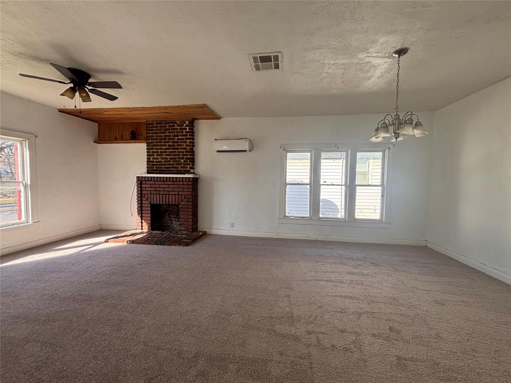 641 N Broadway Property Photo 18