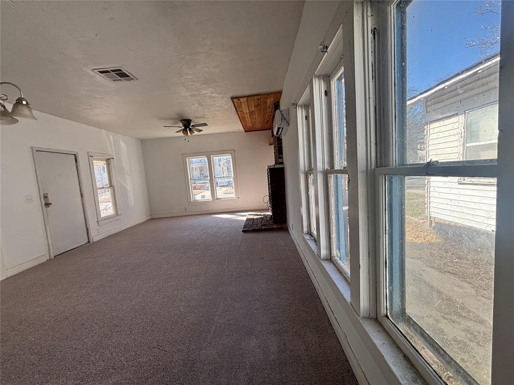 641 N Broadway Property Photo 20