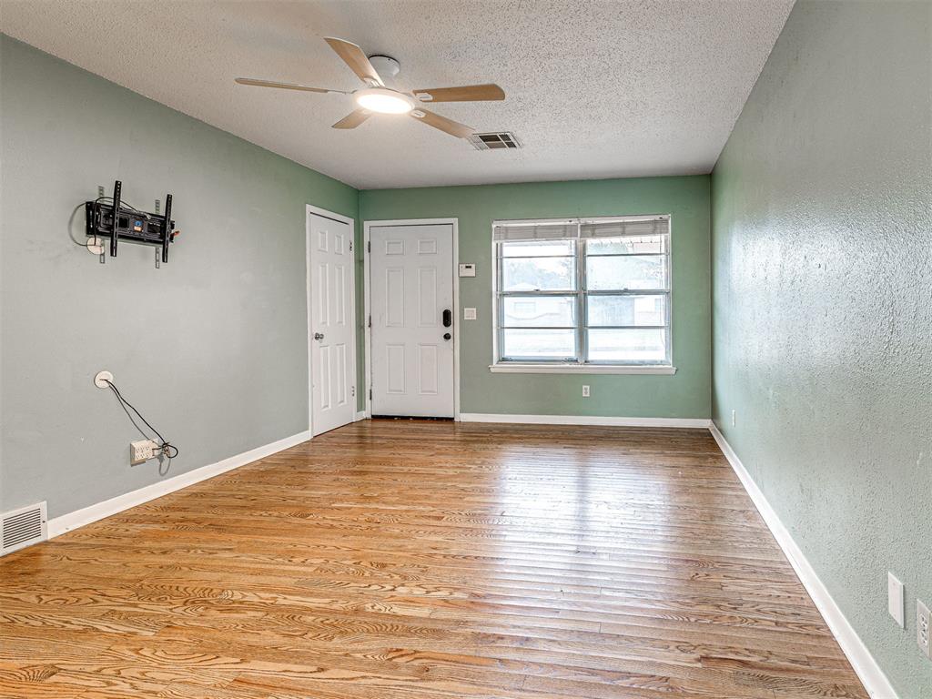 909 Holoway Drive Property Photo 3