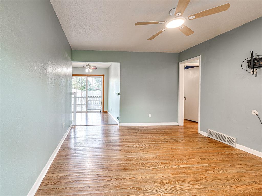 909 Holoway Drive Property Photo 4