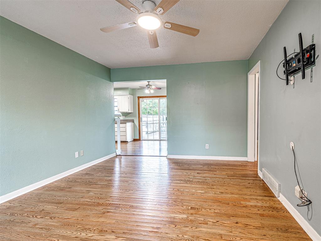 909 Holoway Drive Property Photo 5