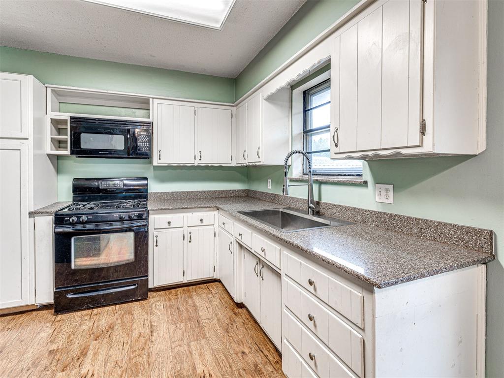 909 Holoway Drive Property Photo 7