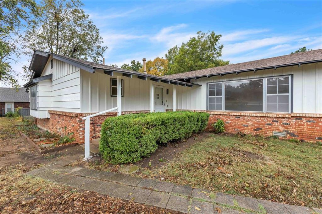 3575 Katherine Street Property Photo 3