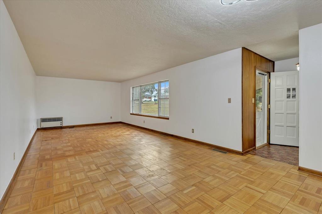 3575 Katherine Street Property Photo 4