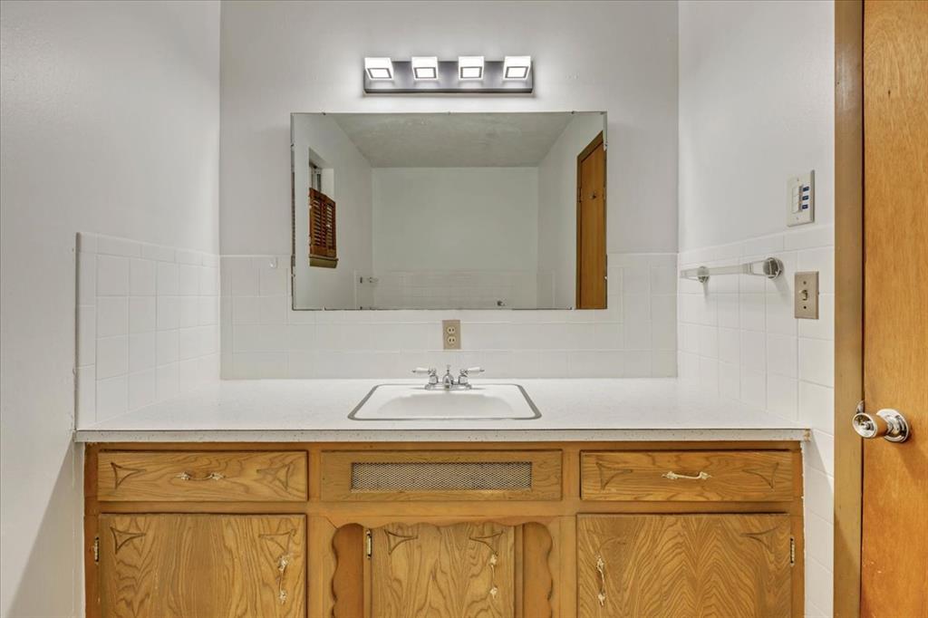 3575 Katherine Street Property Photo 10