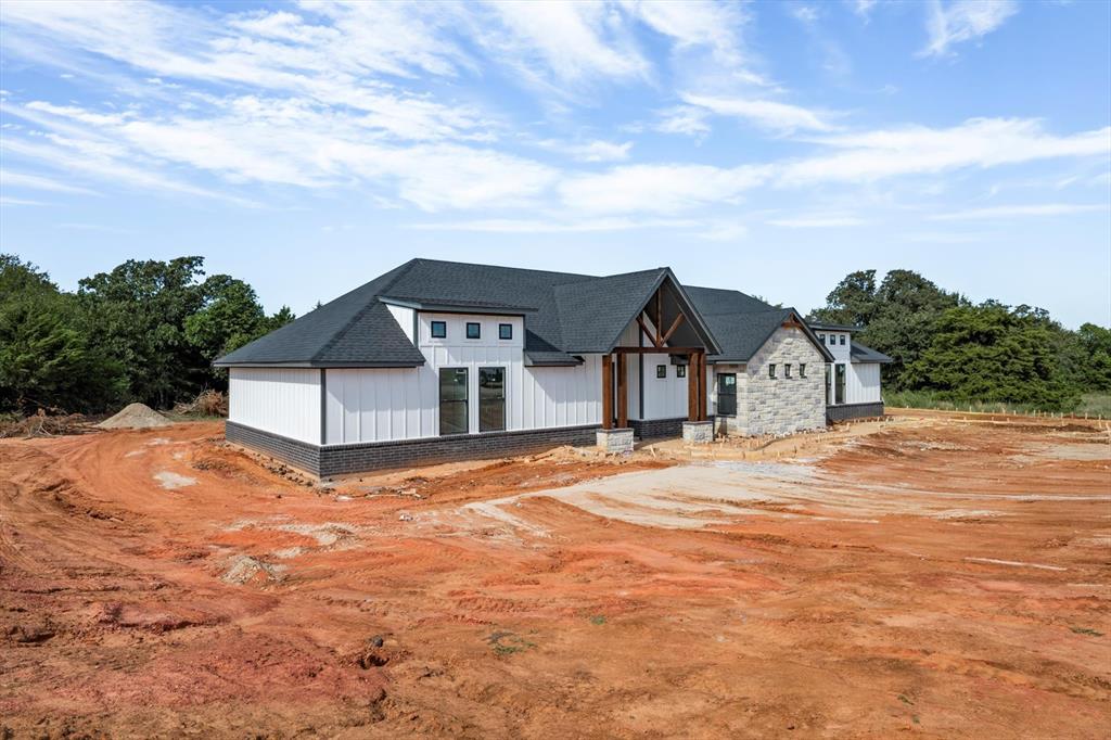 881 Meadow Park Drive Property Photo 2