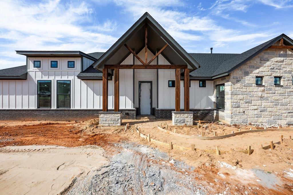 881 Meadow Park Drive Property Photo 3