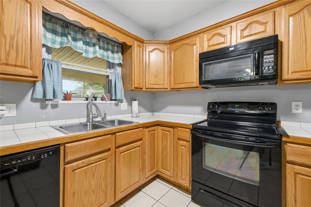 36 Limberlost Road Property Photo 7