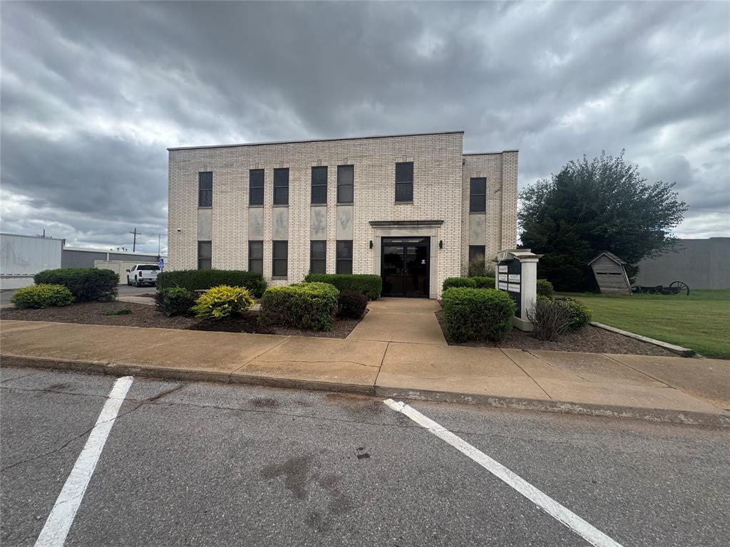 110 E Franklin Street 102 Property Photo 1