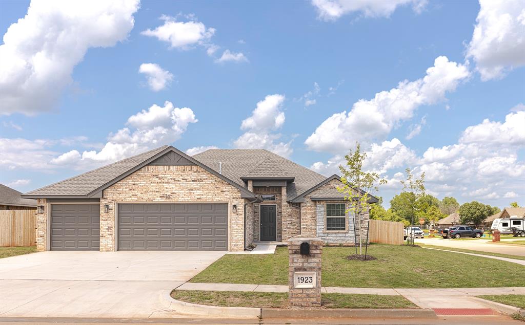 1923 W Flintlock Way Property Photo 1