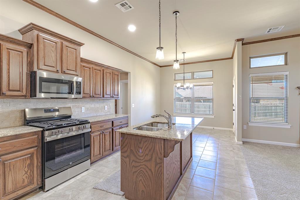 1923 W Flintlock Way Property Photo 8