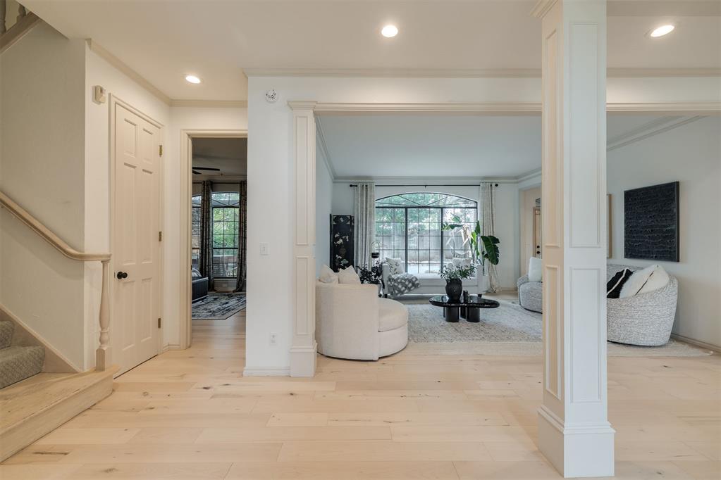 1009 Glenridge Drive Property Photo 3