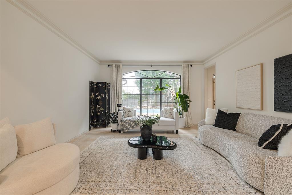 1009 Glenridge Drive Property Photo 10