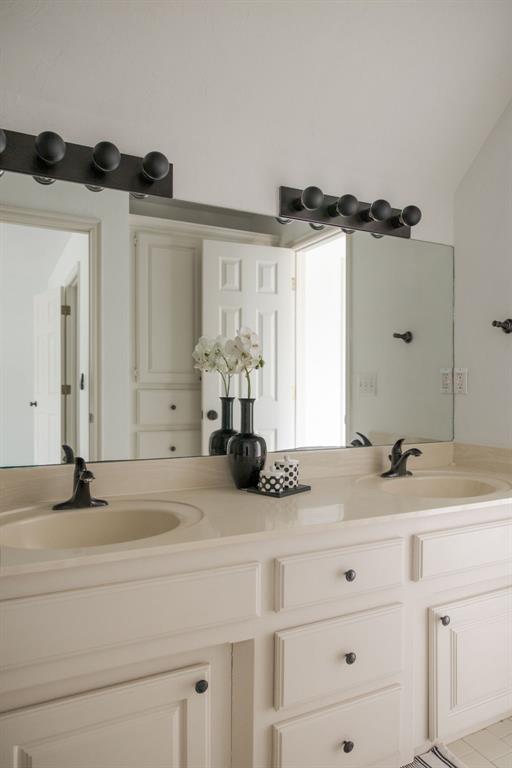 1009 Glenridge Drive Property Photo 43