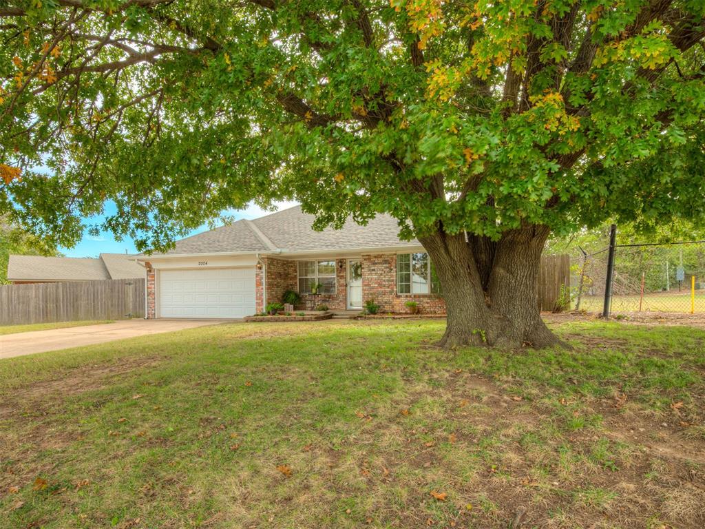 2004 Manchester Drive Property Photo 2