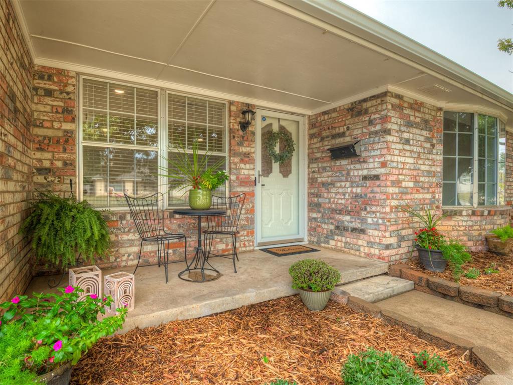 2004 Manchester Drive Property Photo 3