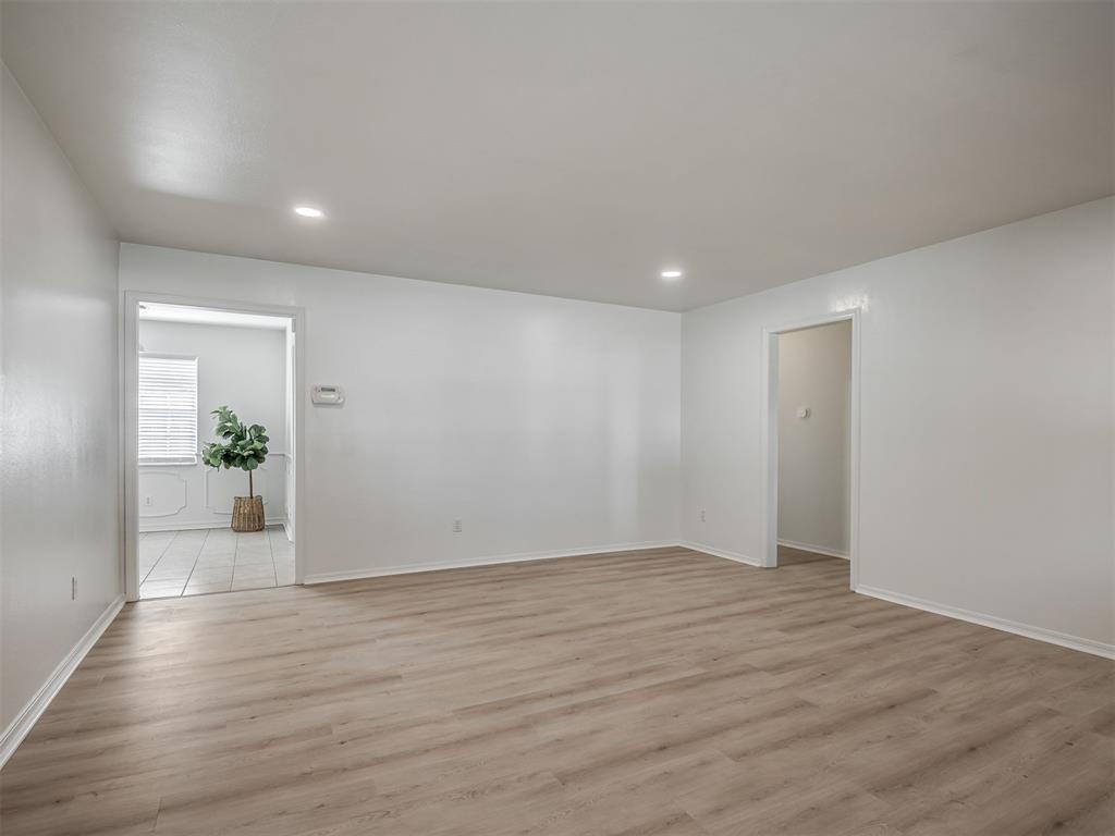 2004 Manchester Drive Property Photo 5