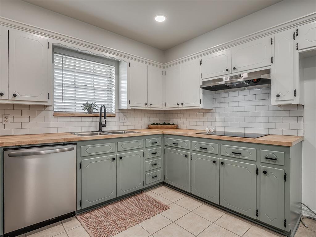 2004 Manchester Drive Property Photo 6