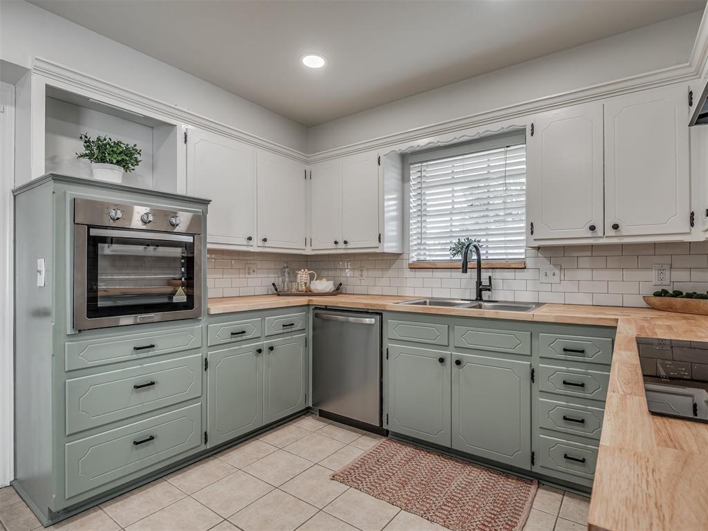 2004 Manchester Drive Property Photo 7