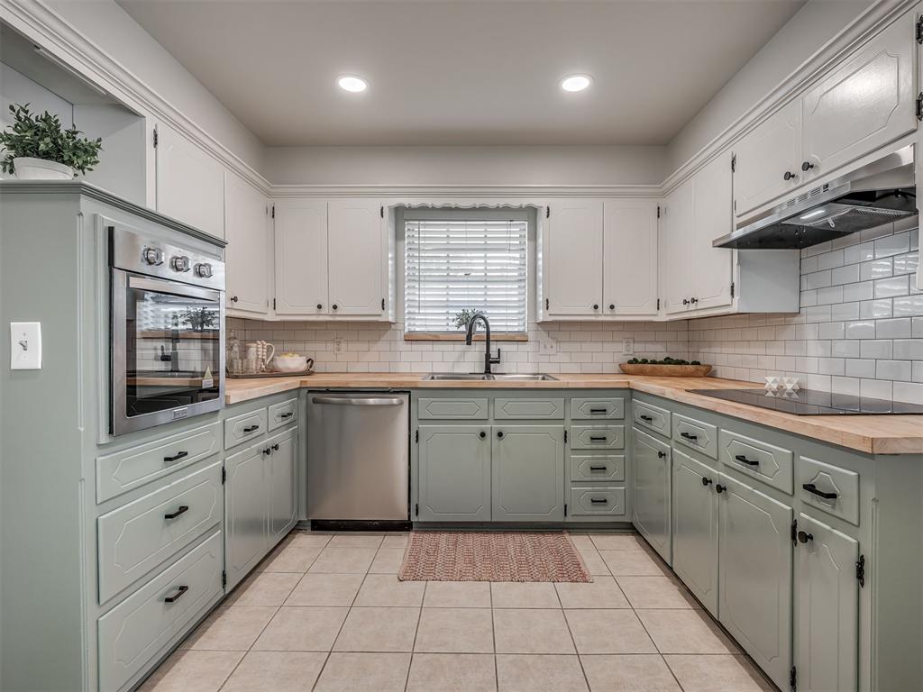 2004 Manchester Drive Property Photo 8