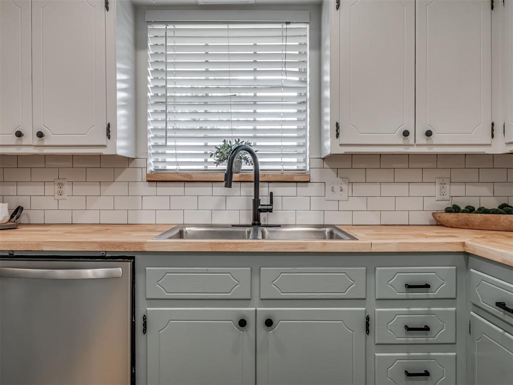 2004 Manchester Drive Property Photo 9