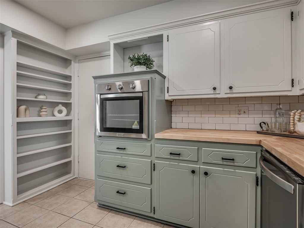 2004 Manchester Drive Property Photo 10