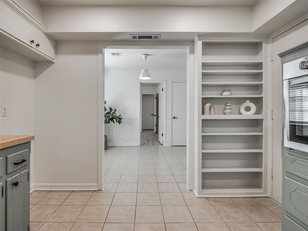 2004 Manchester Drive Property Photo 11