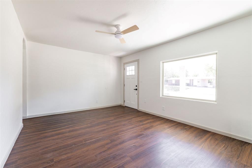 1932 Elm Drive Property Photo 9