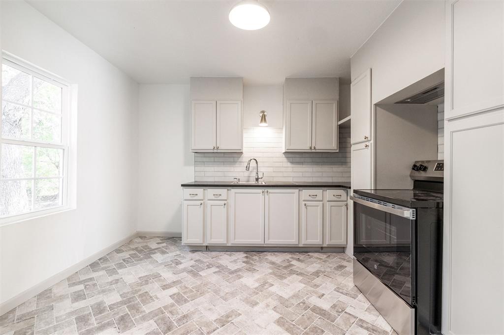 1932 Elm Drive Property Photo 12