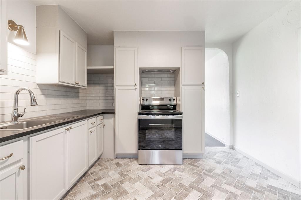 1932 Elm Drive Property Photo 13