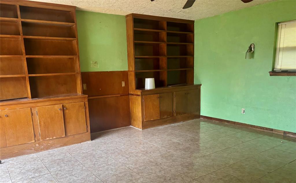 105 S County Line Road Property Photo 8