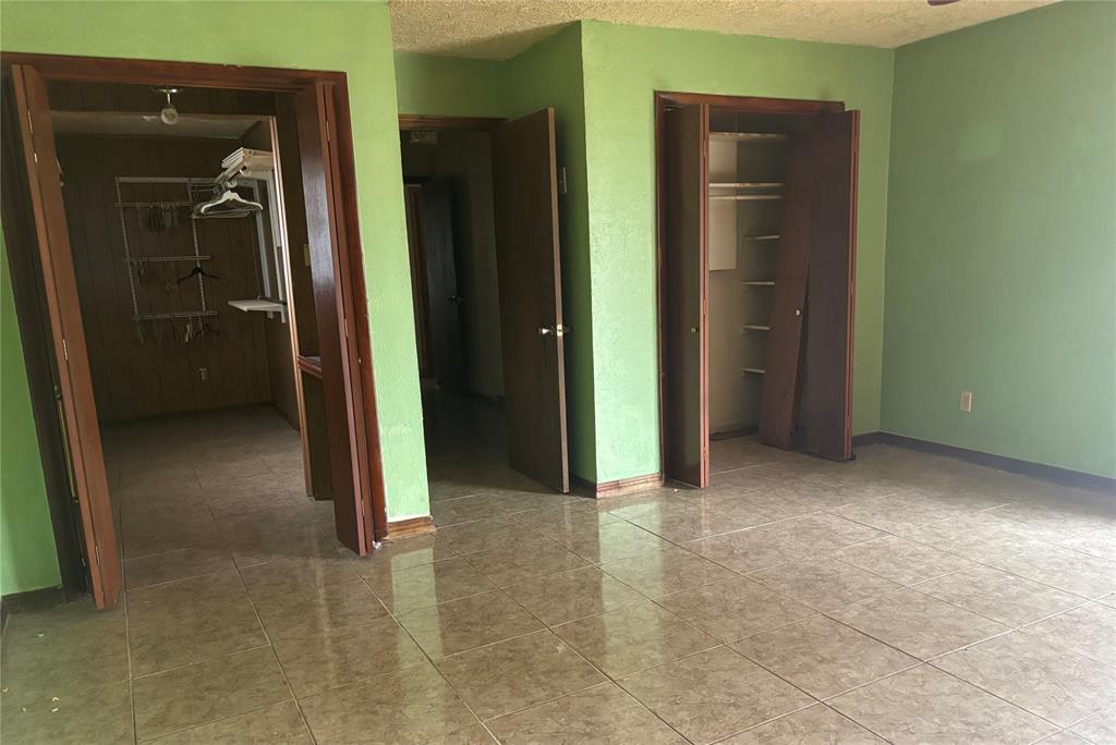 105 S County Line Road Property Photo 9