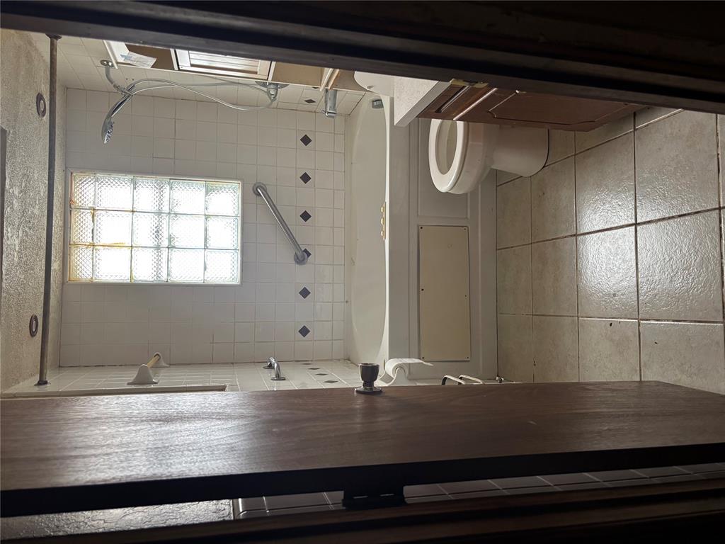 105 S County Line Road Property Photo 10