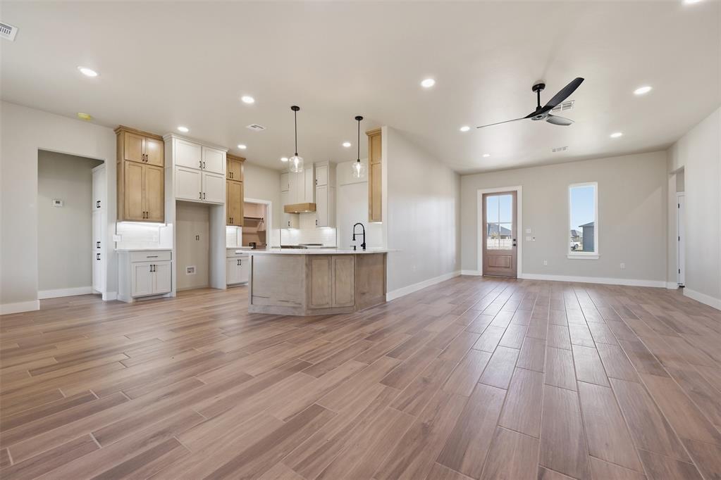 8484 Rip Way Property Photo 7