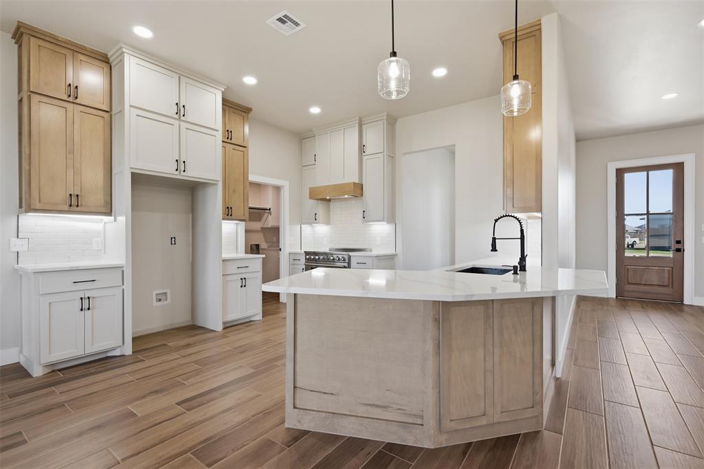 8484 Rip Way Property Photo 8