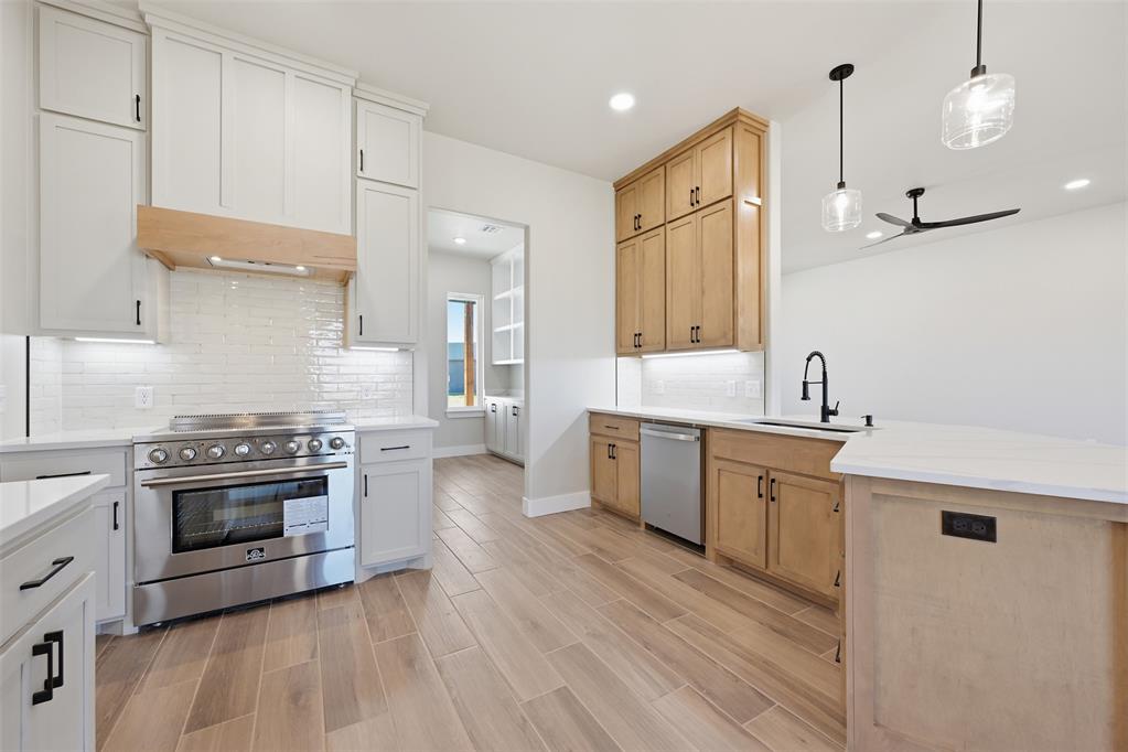 8484 Rip Way Property Photo 11