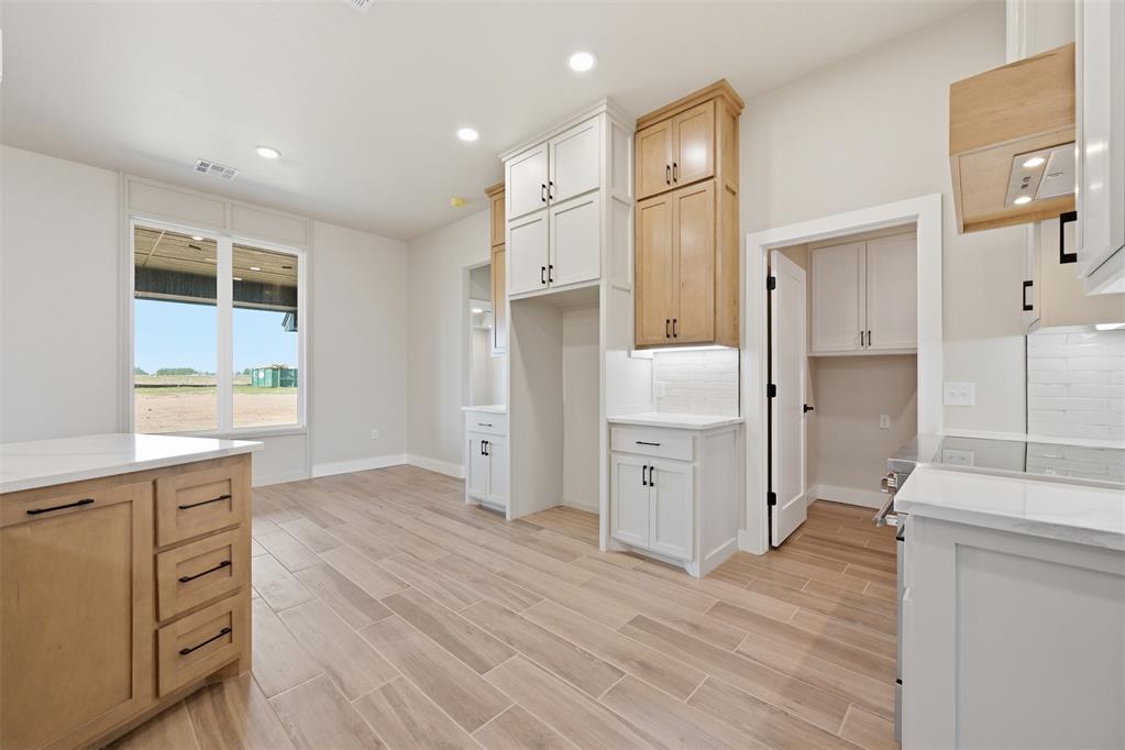 8484 Rip Way Property Photo 12